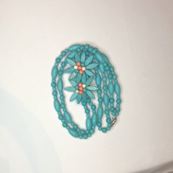 VTG Turquoise Color Double Stranded Beaded Choker Necklace - Flowers On The Side - Picture 3 of 7